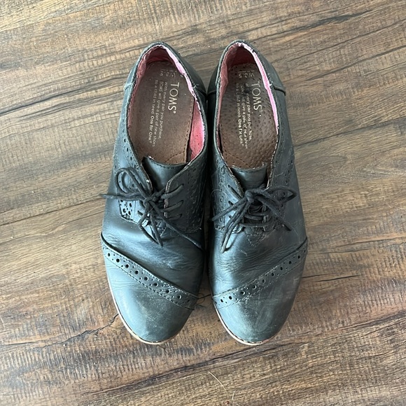 Tom’s brogue Oxford Shoes - Picture 2 of 4